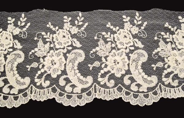 Lista Su Tulle Nuvola Ricamo Cotone e Nylon