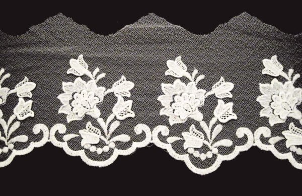 Lista Tulle Nuvola Con Ricamo Macramè Cotone