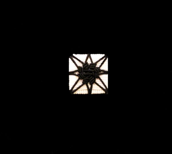 Bottone Con Intreccio