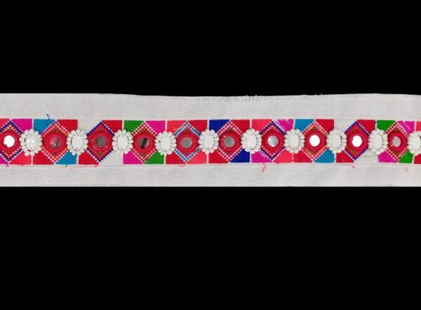 Passamaneria Jacquard Con Specchietti Perle E Corallini