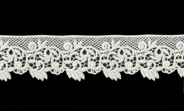 Pizzo Macramè Smerlato Da Un Lato