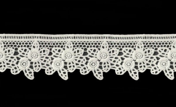 Pizzo Macramè Smerlato Da Un Lato