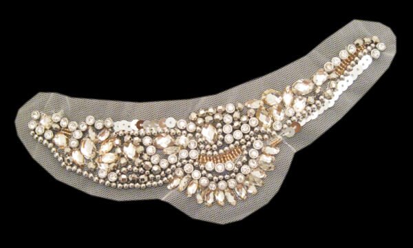 Scollo Ricamato Con Pietre E Corallini